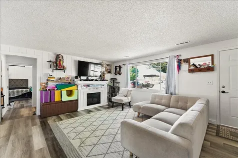 3093 Via Verde Circle White City OR 97503