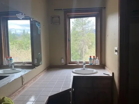 4196 E Evans Creek Road Rogue River OR 97537