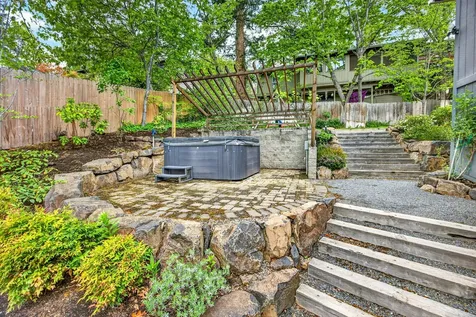 301 Hillcrest Street Ashland OR 97520