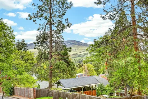 301 Hillcrest Street Ashland OR 97520