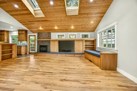 301 Hillcrest Street Ashland OR 97520
