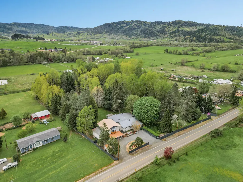 1381 Oak Hill Road Roseburg OR 97471