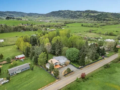 1381 Oak Hill Road Roseburg OR 97471