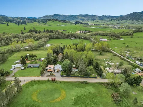 1381 Oak Hill Road Roseburg OR 97471