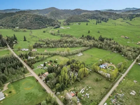 1381 Oak Hill Road Roseburg OR 97471