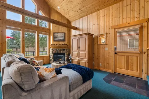 8588 Red Wing Lane Redmond OR 97756