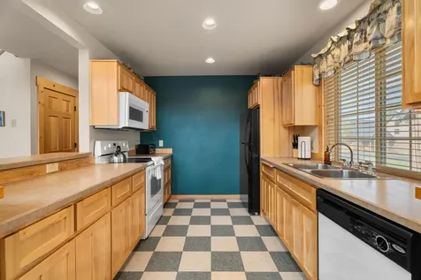 8588 Red Wing Lane Redmond OR 97756