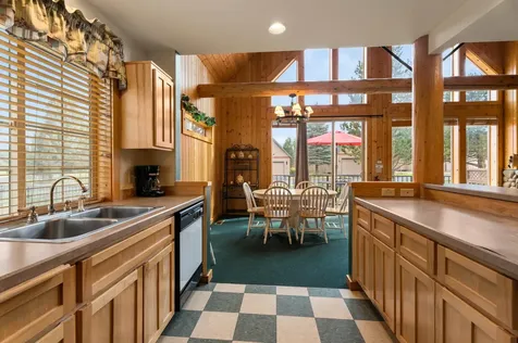 8588 Red Wing Lane Redmond OR 97756