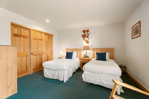 8588 Red Wing Lane Redmond OR 97756