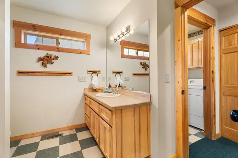 8588 Red Wing Lane Redmond OR 97756