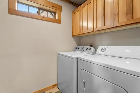 8588 Red Wing Lane Redmond OR 97756