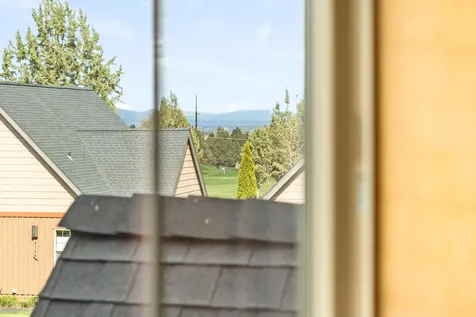 8588 Red Wing Lane Redmond OR 97756