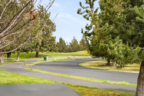 8588 Red Wing Lane Redmond OR 97756