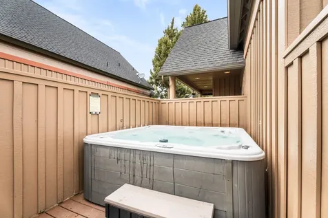 8588 Red Wing Lane Redmond OR 97756