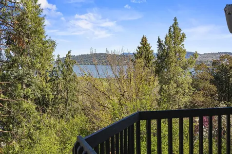 1240 Vista Way Klamath Falls OR 97601