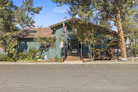 1240 Vista Way Klamath Falls OR 97601