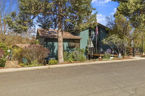 1240 Vista Way Klamath Falls OR 97601