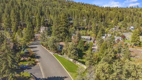 1240 Vista Way Klamath Falls OR 97601
