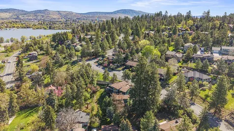 1240 Vista Way Klamath Falls OR 97601