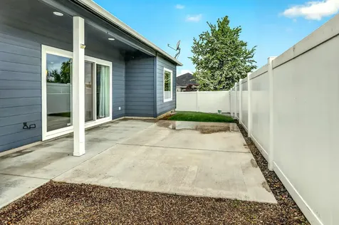 1723 Luxor Lane Medford OR 97504