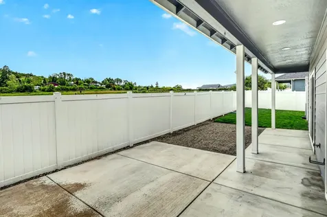 1723 Luxor Lane Medford OR 97504