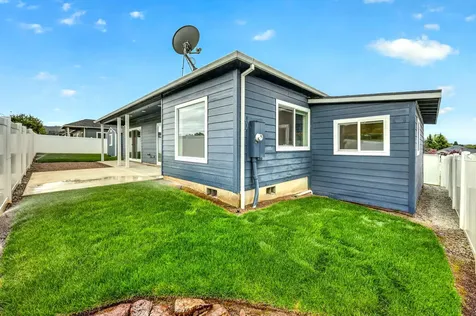 1723 Luxor Lane Medford OR 97504