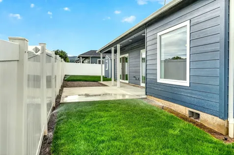1723 Luxor Lane Medford OR 97504