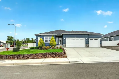 1723 Luxor Lane Medford OR 97504