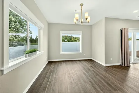 1723 Luxor Lane Medford OR 97504