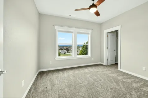 1723 Luxor Lane Medford OR 97504