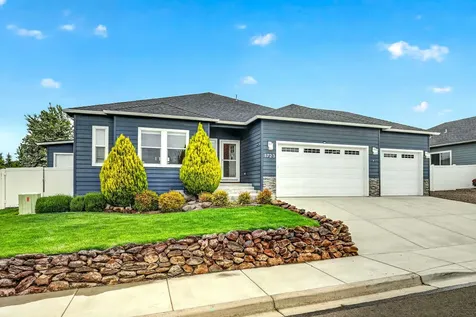 1723 Luxor Lane Medford OR 97504