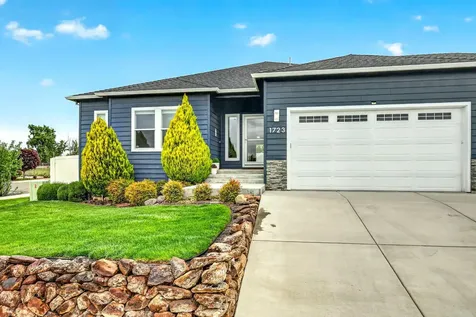 1723 Luxor Lane Medford OR 97504