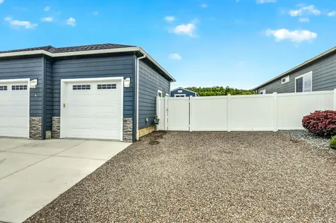 1723 Luxor Lane Medford OR 97504