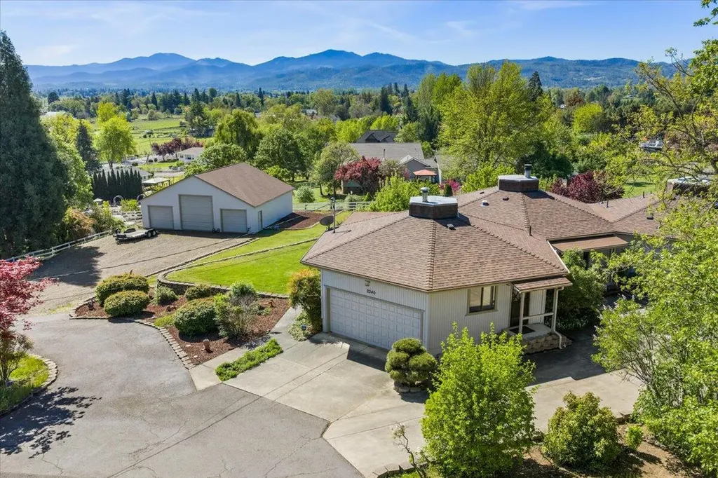 2340 Hillside Drive Central Point OR 97502