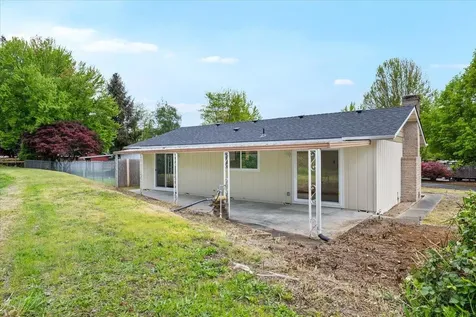 1840 Conestoga Drive Grants Pass OR 97527