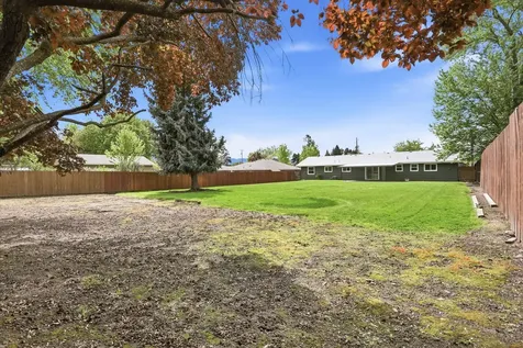 689 S Modoc Avenue Medford OR 97504