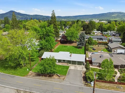 689 S Modoc Avenue Medford OR 97504