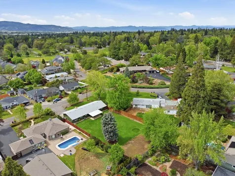 689 S Modoc Avenue Medford OR 97504