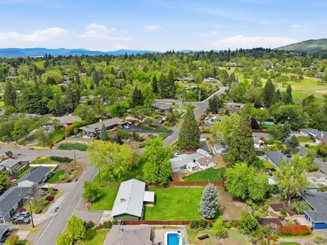 689 S Modoc Avenue Medford OR 97504
