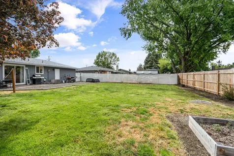 2423 Delta Waters Road Medford OR 97504