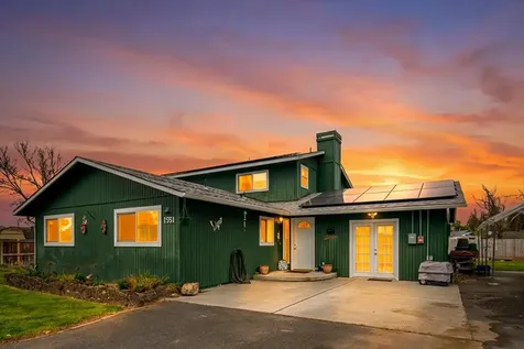 1551 SW Parkway Drive Redmond OR 97756