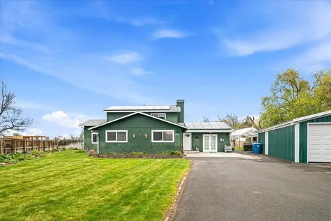 1551 SW Parkway Drive Redmond OR 97756