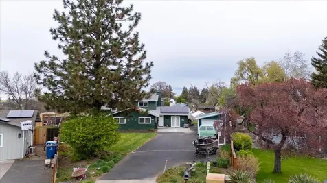 1551 SW Parkway Drive Redmond OR 97756