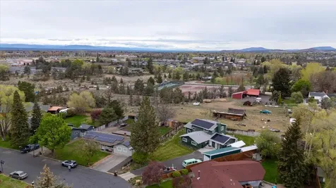 1551 SW Parkway Drive Redmond OR 97756