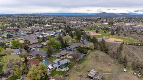 1551 SW Parkway Drive Redmond OR 97756