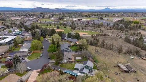 1551 SW Parkway Drive Redmond OR 97756