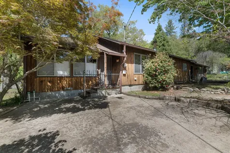1103 Fourth Avenue Gold Hill OR 97525