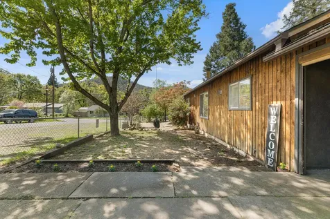 1103 Fourth Avenue Gold Hill OR 97525