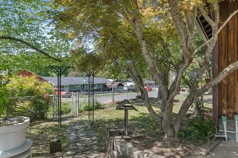 1103 Fourth Avenue Gold Hill OR 97525