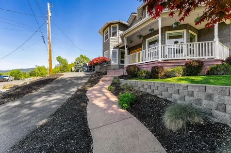 1679 NE Terrace Drive Grants Pass OR 97526